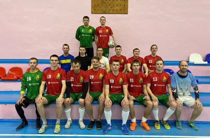 Футбольная команда Соликамска одержала первую уверенную победу в зимнем первенстве Пермского края